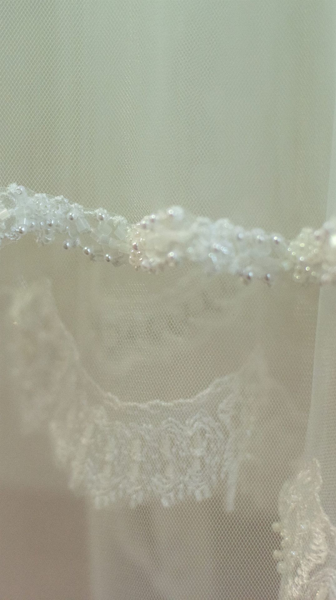 Détail voile avec bordure perles et dentelle — Côté Mariage Perpignan